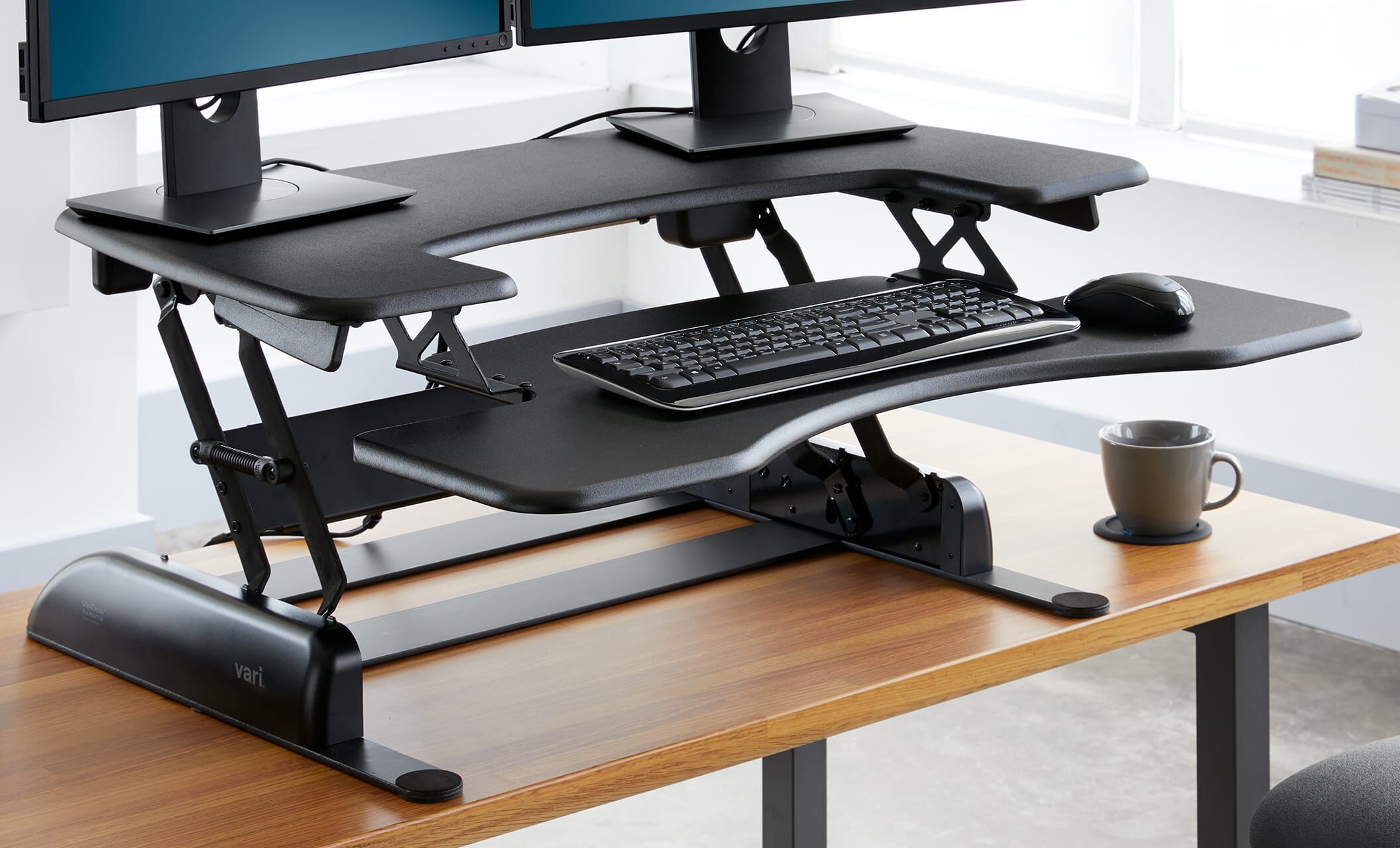 Keyboard tray store for varidesk